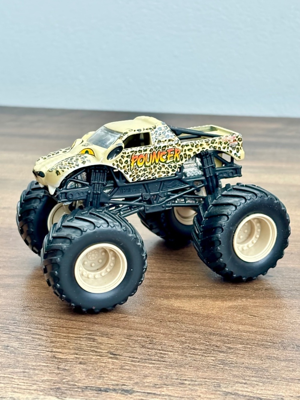 Monster Jam 1:64 Pouncer Die Cast Leopard Print Monster Truck Hot Wheels Toy